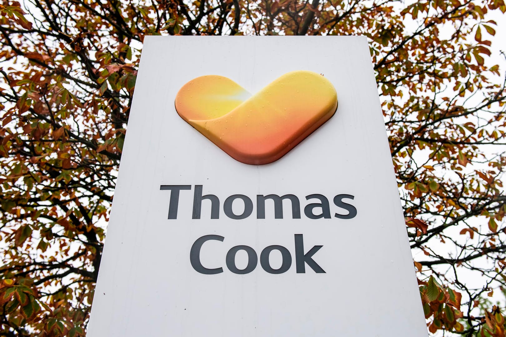 Das Logo des Reisekonzerns Thomas Cook: Durch Verkäufe von Unternehmensteilen soll die Zukunft von mehr als 1.000 Mitarbeitern der deutschen Thomas Cook gesichert werden.