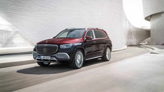 Der Mercedes-Maybach GLS 600 ist ein Geländewagen im Luxus-Bereich und kommt im zweiten Halbjahr 2020 in den Handel. Der Mercedes-Maybach GLS 600 ist ein Geländewagen im Luxus-Bereich und kommt im zweiten Halbjahr 2020 in den Handel.