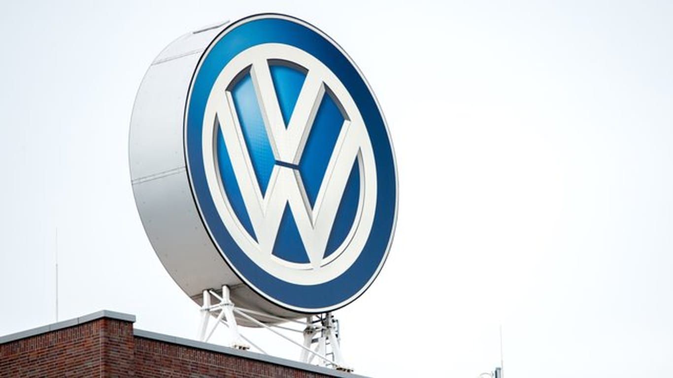 Der Anteil selbst entwickelter Software soll bei VW von derzeit weniger als 10 auf mehr als 60 Prozent steigen.