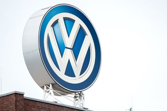 Der Anteil selbst entwickelter Software soll bei VW von derzeit weniger als 10 auf mehr als 60 Prozent steigen.