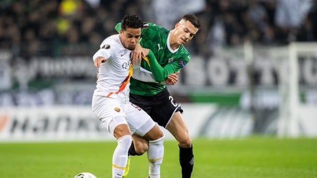 Laszlo Benes (r) ist einer der Gladbacher Senkrechtstarter der Saison. Laszlo Benes (r) ist einer der Gladbacher Senkrechtstarter der Saison.