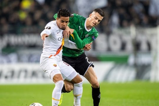 Laszlo Benes (r) ist einer der Gladbacher Senkrechtstarter der Saison.