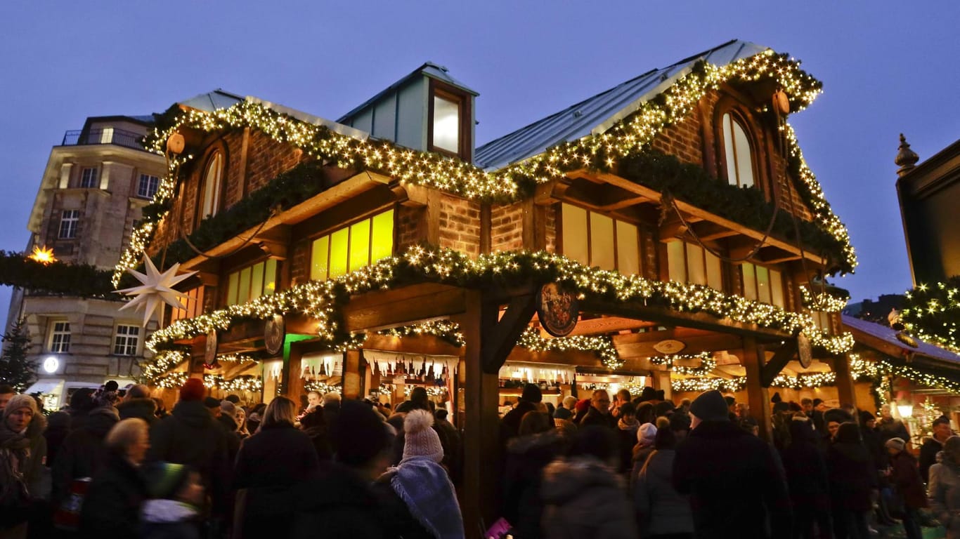 Hamburger Weihnachtsmarkt: Auch in diesem Jahr locken zahlreiche Buden mit Leckereien und Handwerk.