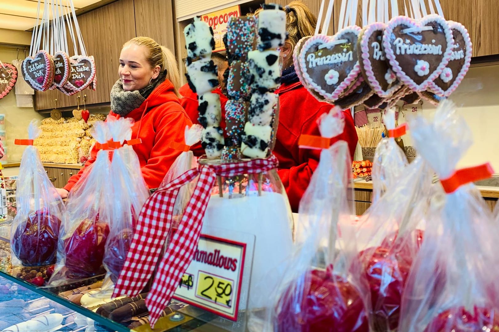 Sandy Arens im Knusperhaus: Hier wird in diesem Jahr auf Plastik verzichtet.