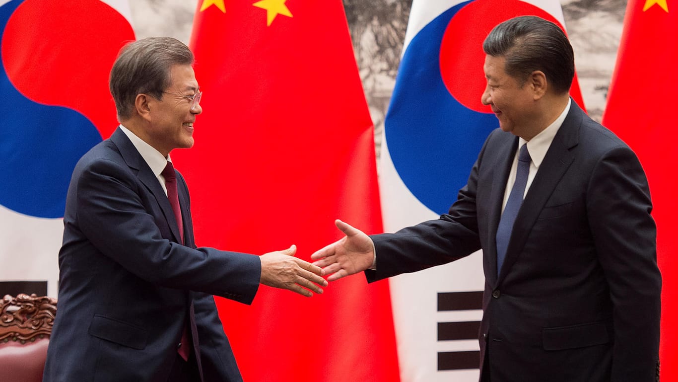 Chinesisch-koreanische Annäherung: Amtskollegen Moon Jae-In und Xi Jinping im Dezember 2017 in Peking.