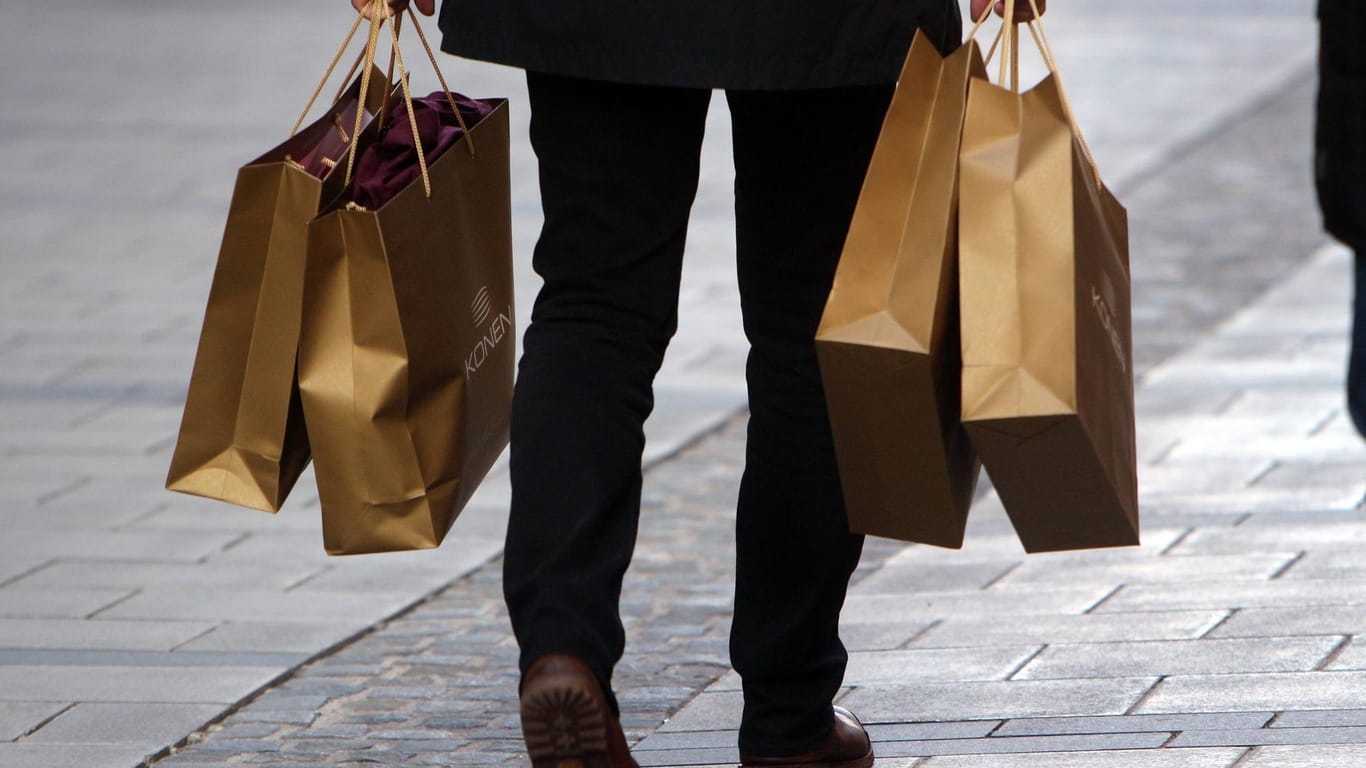 Weihnachts-Shopping: Häufig ist Konsum nur eine Ersatzbefriedigung. Um davon loszukommen, gibt es einige Tipps.