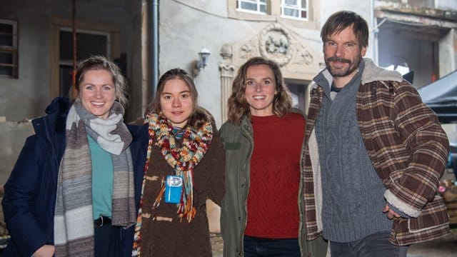 Cornelia Gröschel (l-r), Hannah Schiller, Wanja Mues und am Rande der Dreharbeiten zu "Parasomnia".