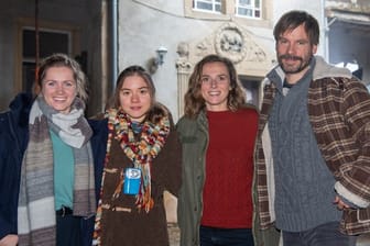 Cornelia Gröschel (l-r), Hannah Schiller, Wanja Mues und am Rande der Dreharbeiten zu "Parasomnia".