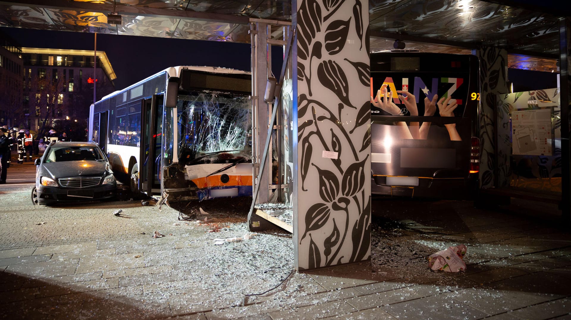 Wiesbaden: Die Haltestelle am Hauptbahnhof nach dem Unfall.