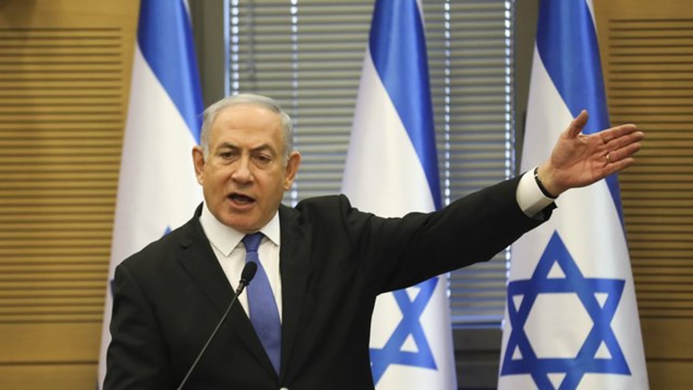 Benjamin Netanjahu, Premierminister von Israel, will trotz Korruptionsanklagen weiter machen.