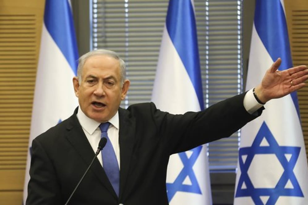 Benjamin Netanjahu, Premierminister von Israel, will trotz Korruptionsanklagen weiter machen.