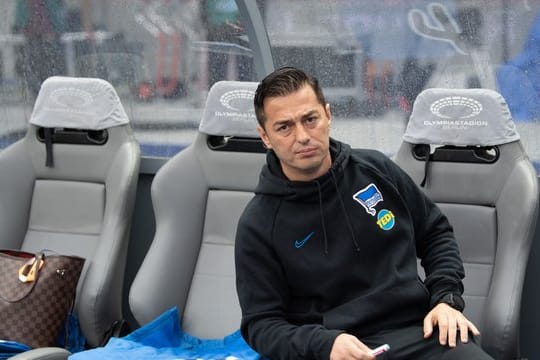Trainer Ante Covic steht mit Hertha BSC in Augsburg unter Druck.