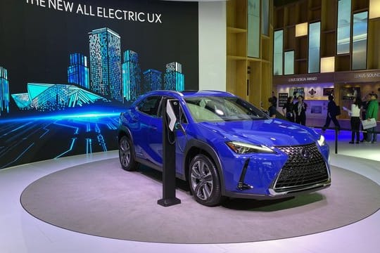 Das erste reine E-Auto von Lexus ist ein kompakter Geländewagen.