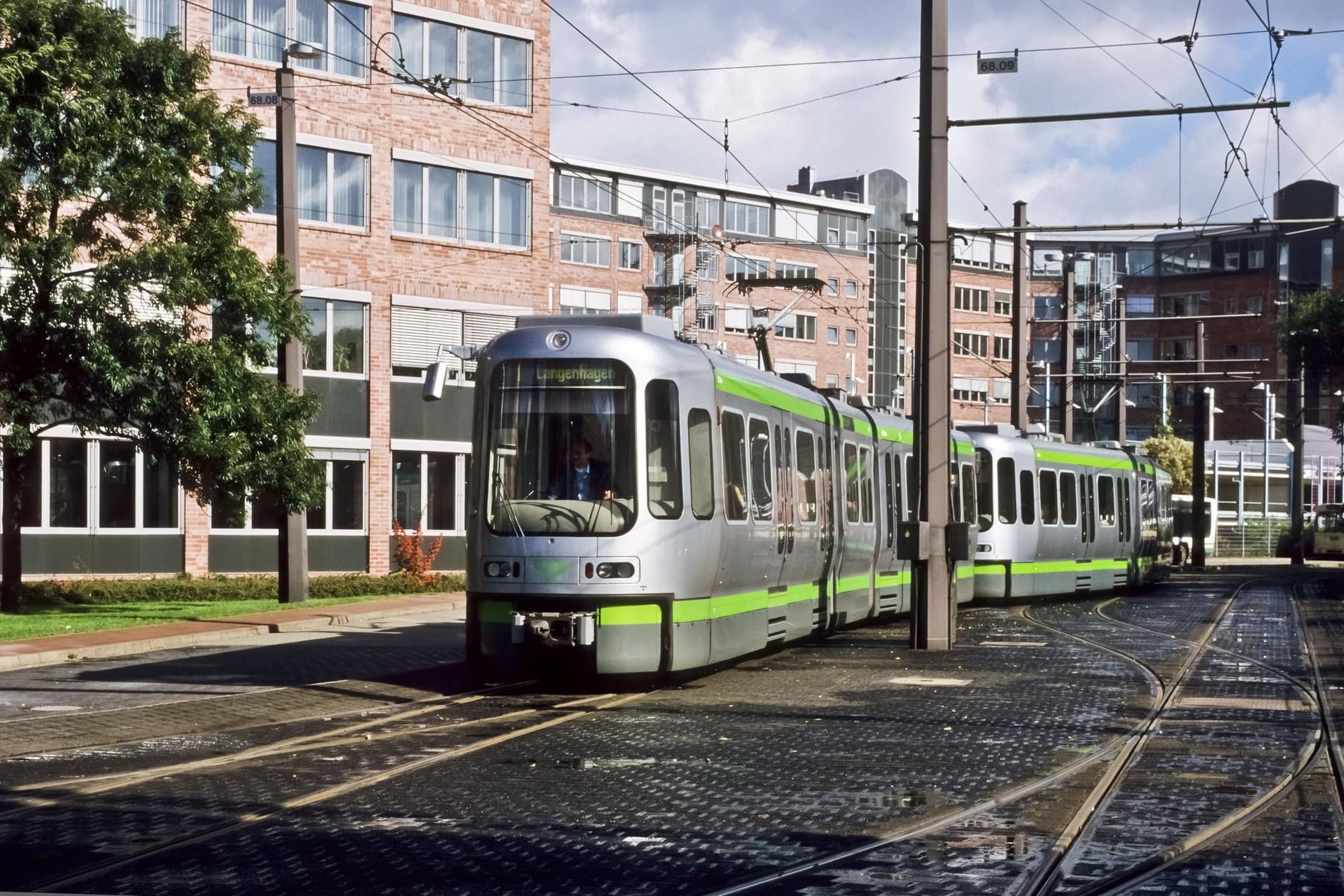 Zug der Stadtbahn in Hannover: Der Bahnfahrer leitete eine Gefahrenbremsung ein – trotzdem kam es zum Unfall (Symbolbild).