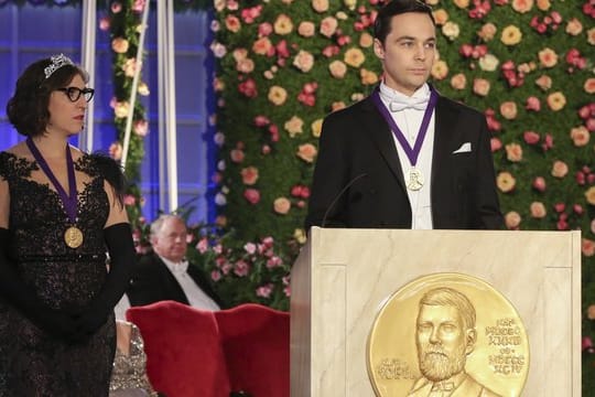 Amy Farrah Fowler (Mayim Bialik, l) und Sheldon Cooper (Jim Parsons, r) in einer Szene aus "Das Stockholm-Syndrom".