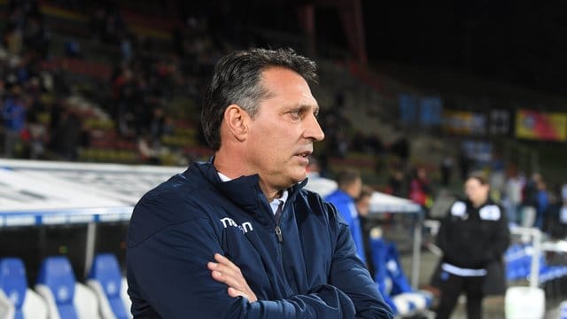 Der Karlsruher Trainer Alois Schwartz fordert mehr Respekt ein.
