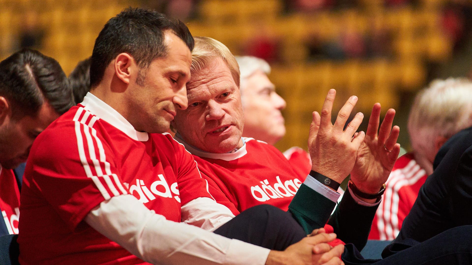 Hasan Salihamidzic (l.) und Oliver Kahn (r.): die beiden neuen starken Männer des FC Bayern.