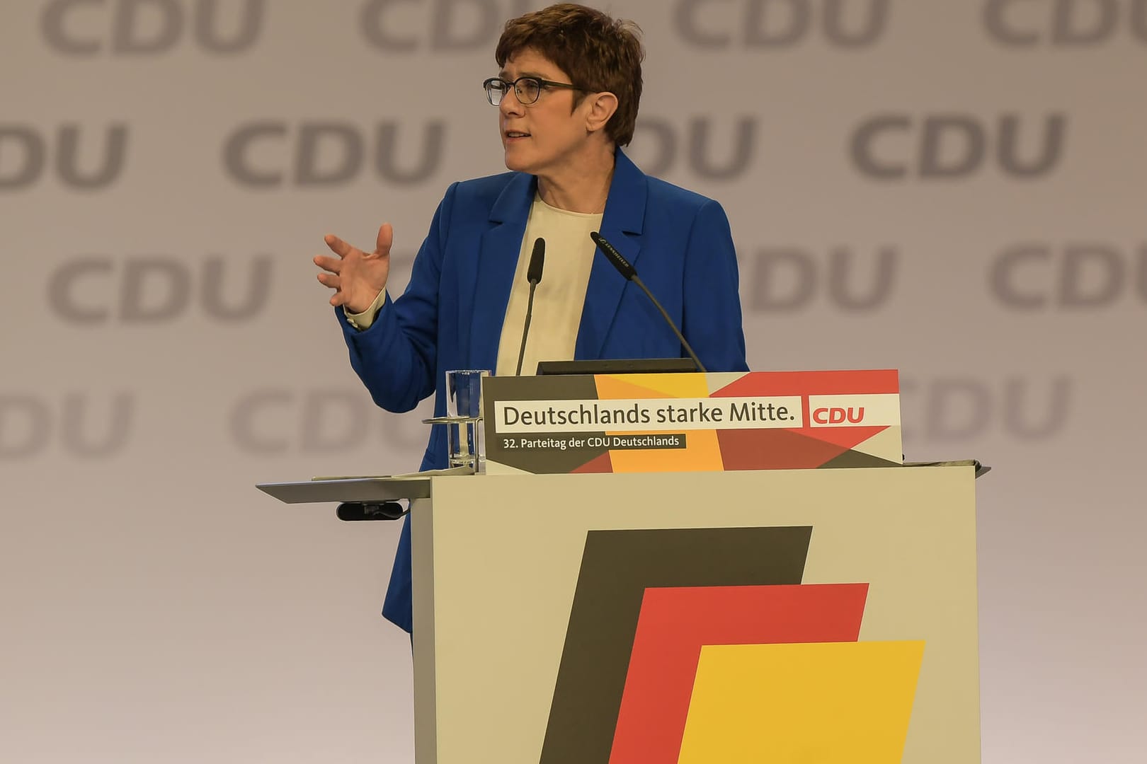 Annegret Kramp-Karrenbauer beim Bundesparteitag in Leipzig: Viele Anträge bergen Potenzial für Streit in der Partei.