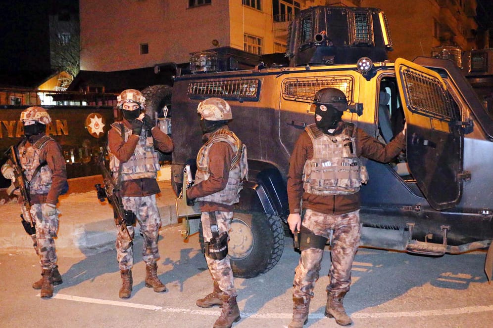 Türkische Polizisten der Anti-Terror-Einheit: In Nordsyrien wurde ein mutmaßlicher Kämpfer des IS festgenommen. (Symbolbild)