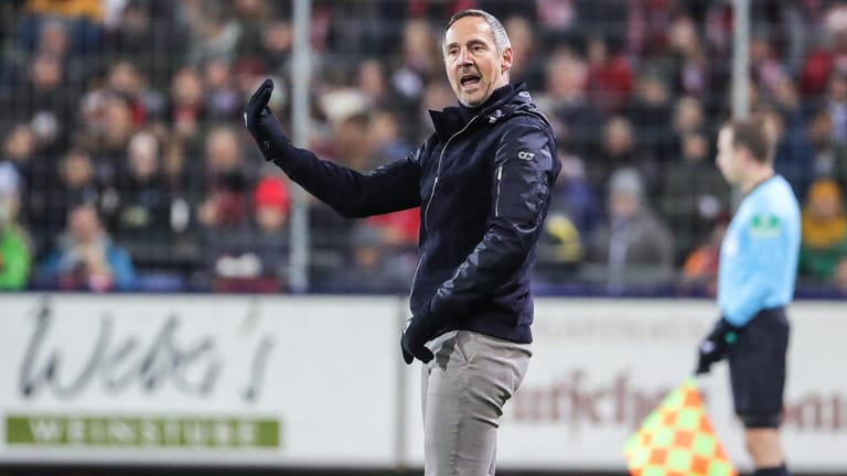 Eintracht-Frankfurt-Trainer Adi Hütter: Das Spiel gegen den VfL Wolfsburg sei wegweisend.
