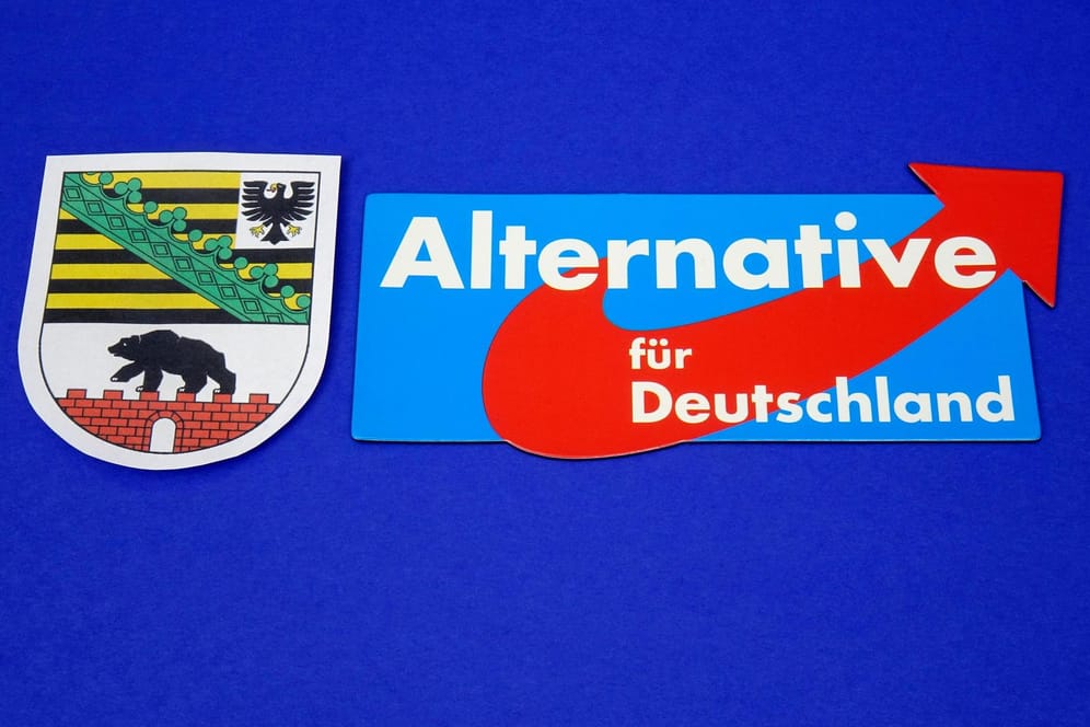 AfD und Landeswappen von Sachsen-Anhalt: In Halle hat ein AfD-Politiker sein Mandat niedergelegt. (Symbolbild)