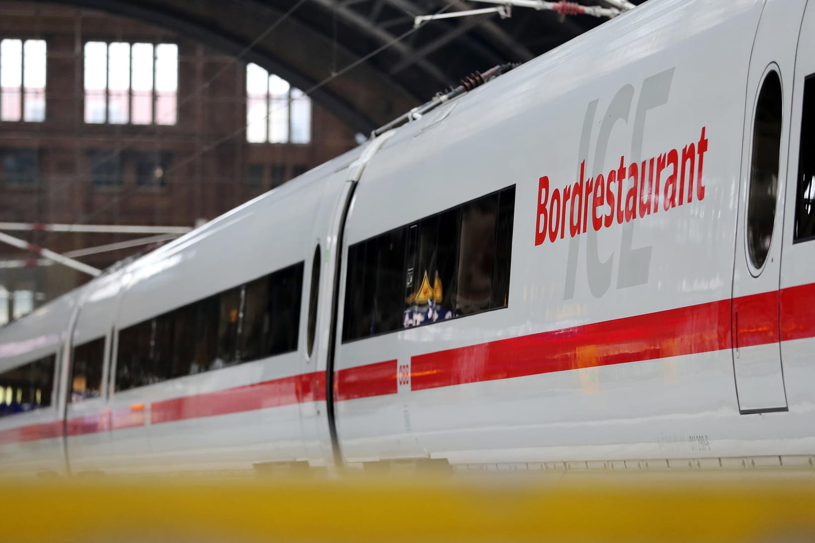 Bordrestaurant eines ICE: 2020 soll es mehr Bezahlmöglichkeiten in der Bahn geben.