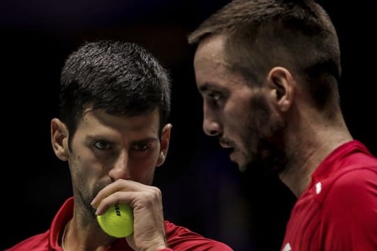 Die Serben Novak Dokovic (l) und Viktor Troicki unterlagen dem russischen Doppel Andrei Rubljow und Karen Chatschanow.