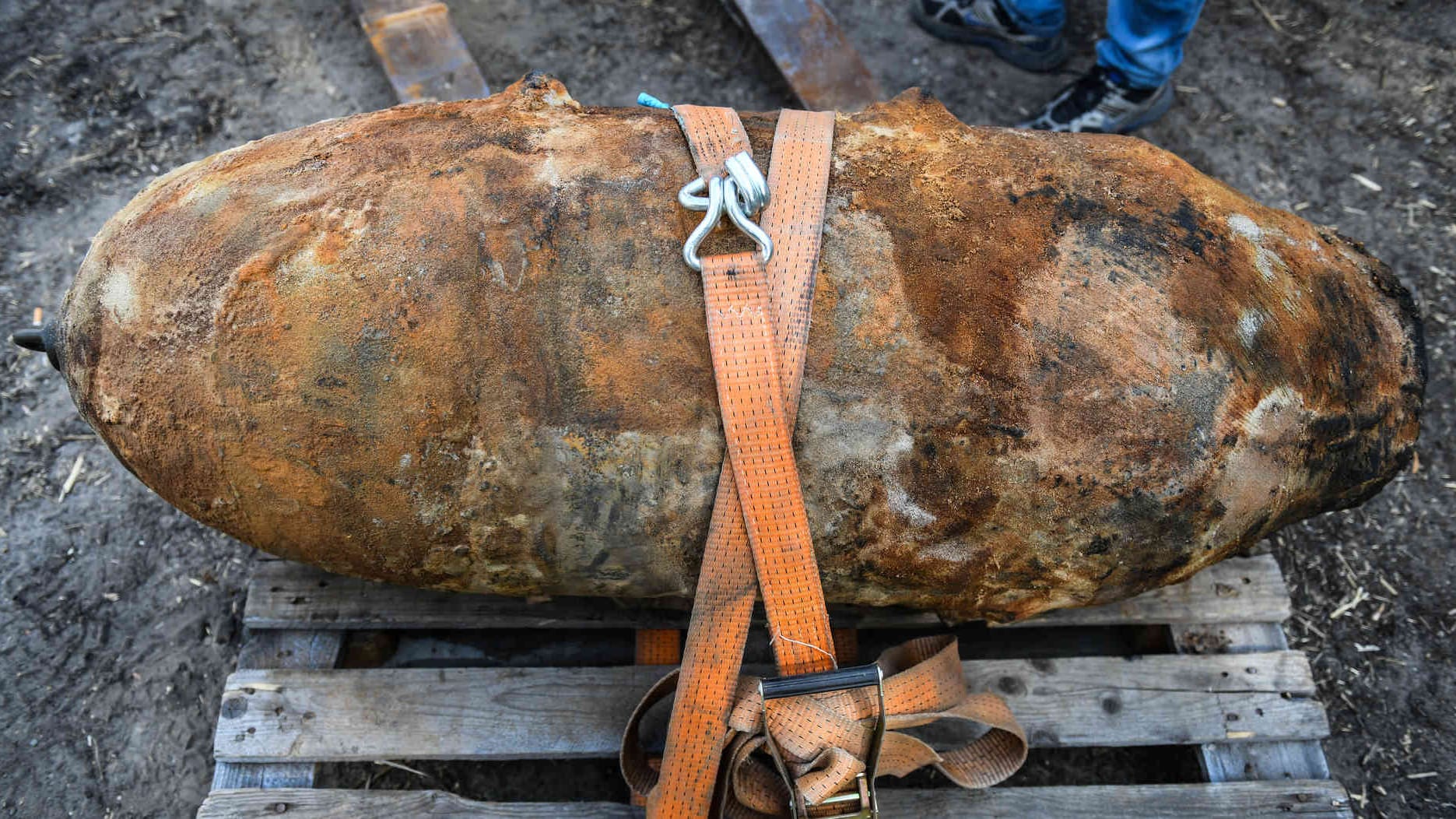 Eine Bombe aus dem Zweiten Weltkrieg: In Köln ist am Freitag ein ähnliches Exemplar gefunden worden. Eine Bombe aus dem Zweiten Weltkrieg: In Köln ist am Freitag ein ähnliches Exemplar gefunden worden.