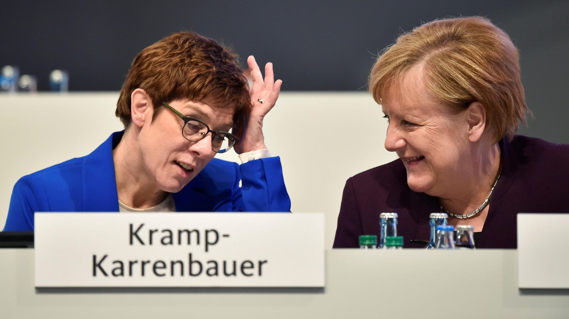 Die Kanzlerin und CDU-Chefin: Auf dem Parteitag gewann AKK mit der Methode Merkel.