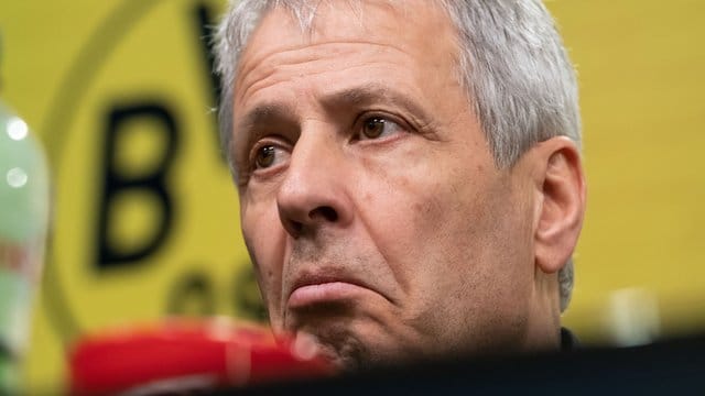 Dortmunds Trainer Lucien Favre bei der Pressekonferenz nach dem Spiel gegen Paderborn.