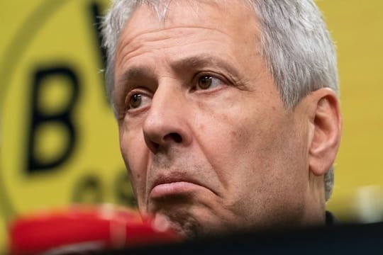 Dortmunds Trainer Lucien Favre bei der Pressekonferenz nach dem Spiel gegen Paderborn.