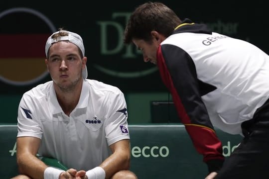 Schauen zuversichtlich in die Zukunft: Jan-Lennard Struff (l) und Davis-Cup-Teamchef Michael Kohlmann.