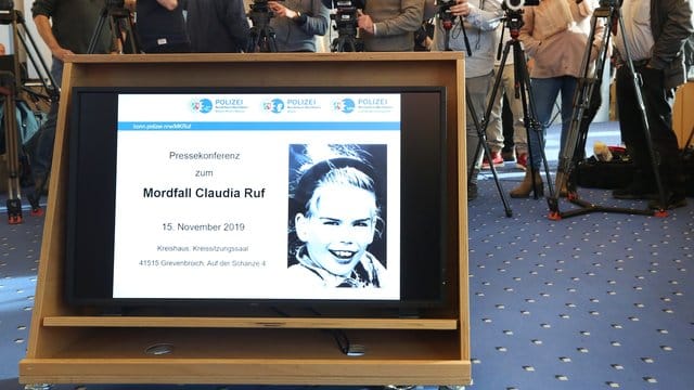Polizei und Staatsanwaltschaft informieren über neue Ermittlungen im Mordfall Claudia Ruf. Polizei und Staatsanwaltschaft informieren über neue Ermittlungen im Mordfall Claudia Ruf.