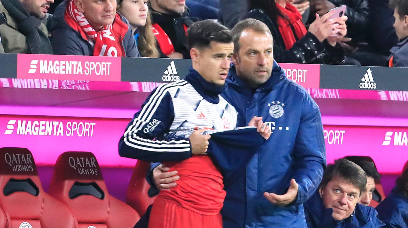 Hansi Flick (re.): Der Bayern-Trainer kritisierte den Spielstil von Philippe Coutinho (li.).