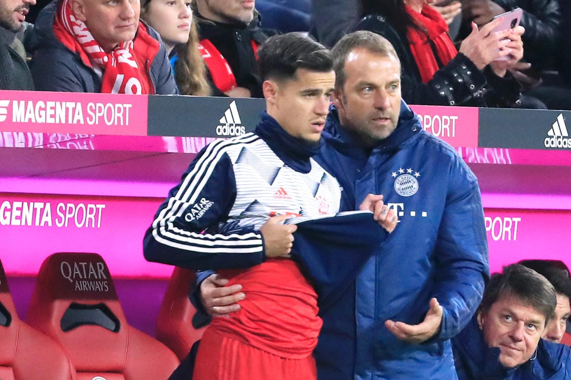 Hansi Flick (re.): Der Bayern-Trainer kritisierte den Spielstil von Philippe Coutinho (li.).