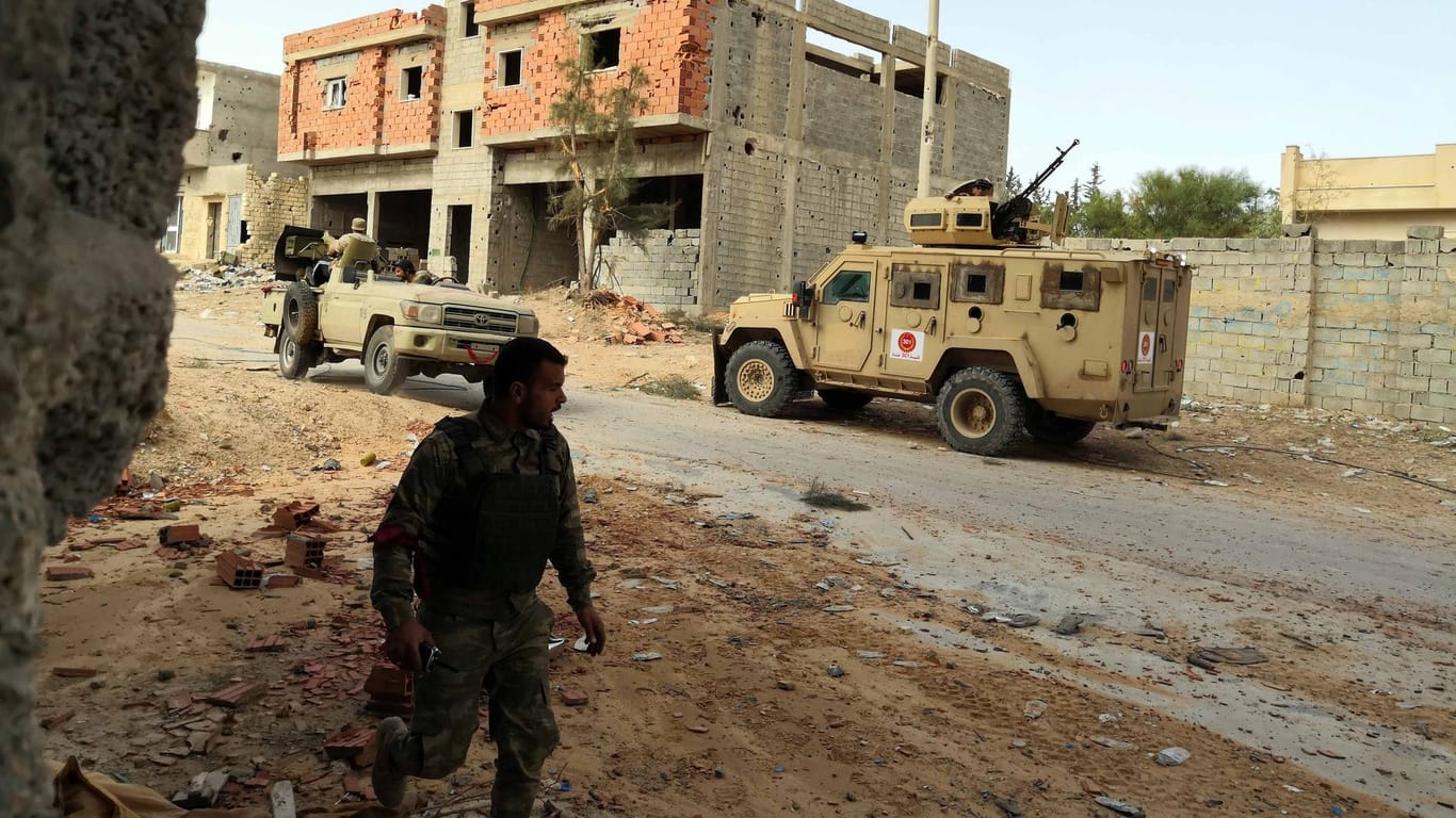 Militärfahrzeuge in Tripolis: Die US-Armee hat eine Drohne über der libyschen Hauptstadt verloren. (Archivbild)