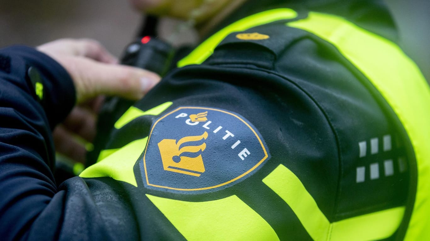 Niederländischer Polizist: Zwei Jugendliche sind verhaftet worden. (Symbolbild)