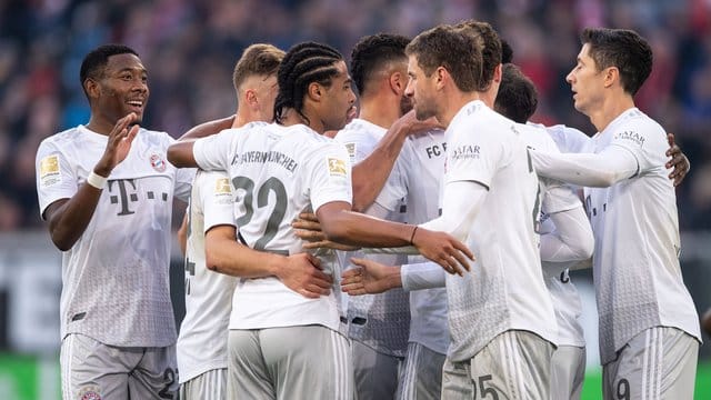 Die Bayern-Profis durften sich über einen klaren Auswärtssieg in Düsseldorf freuen. Die Bayern-Profis durften sich über einen klaren Auswärtssieg in Düsseldorf freuen.