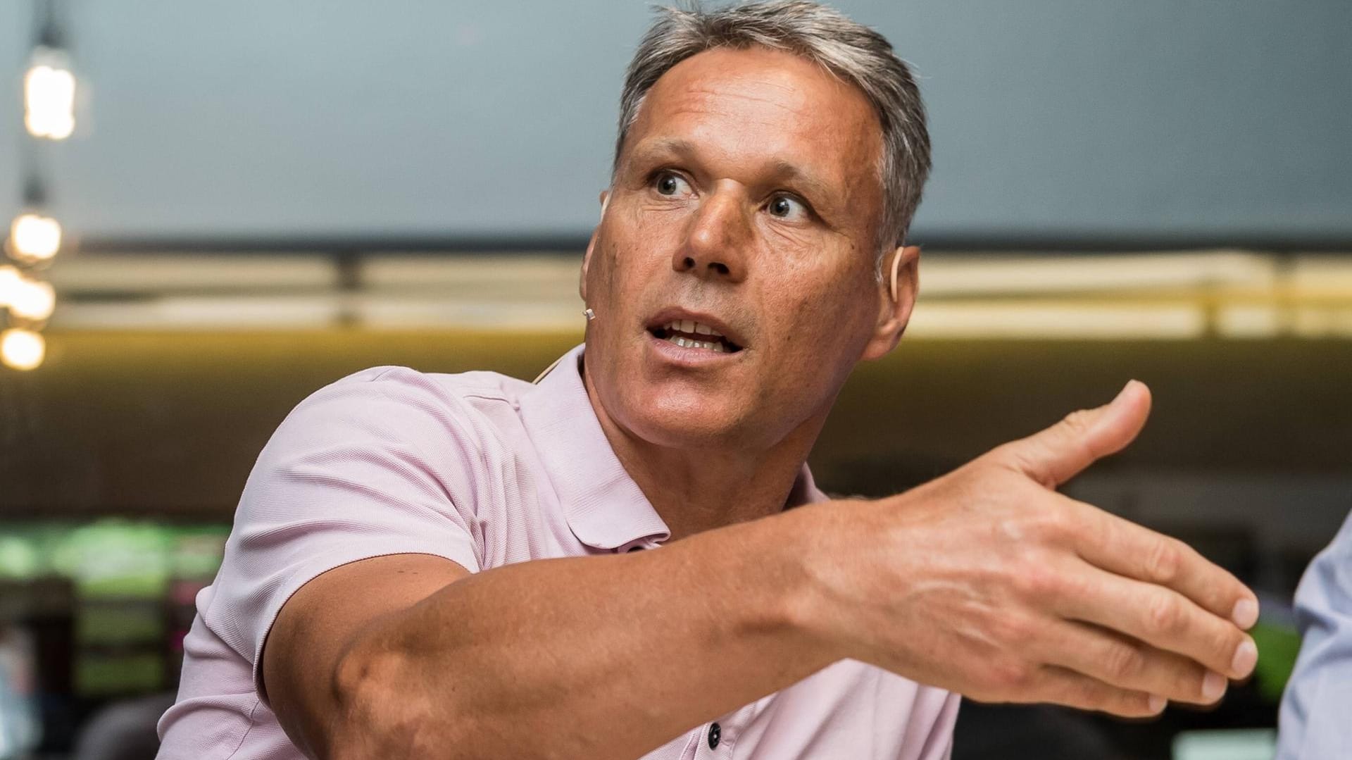 Marco van Basten: Die niederländische Fußball-Legende sagte live im Fernsehen "Sieg Heil".