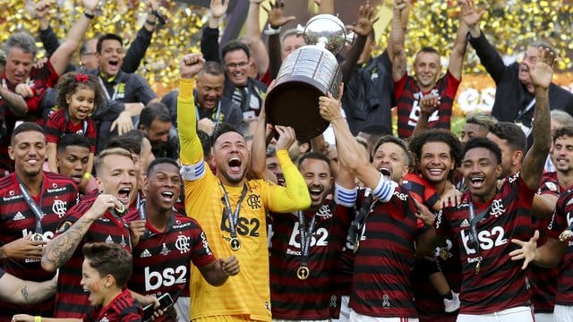 Die Spieler von Flamengo Rio de Janeiro feiern den Sieg der Copa Libertadores.