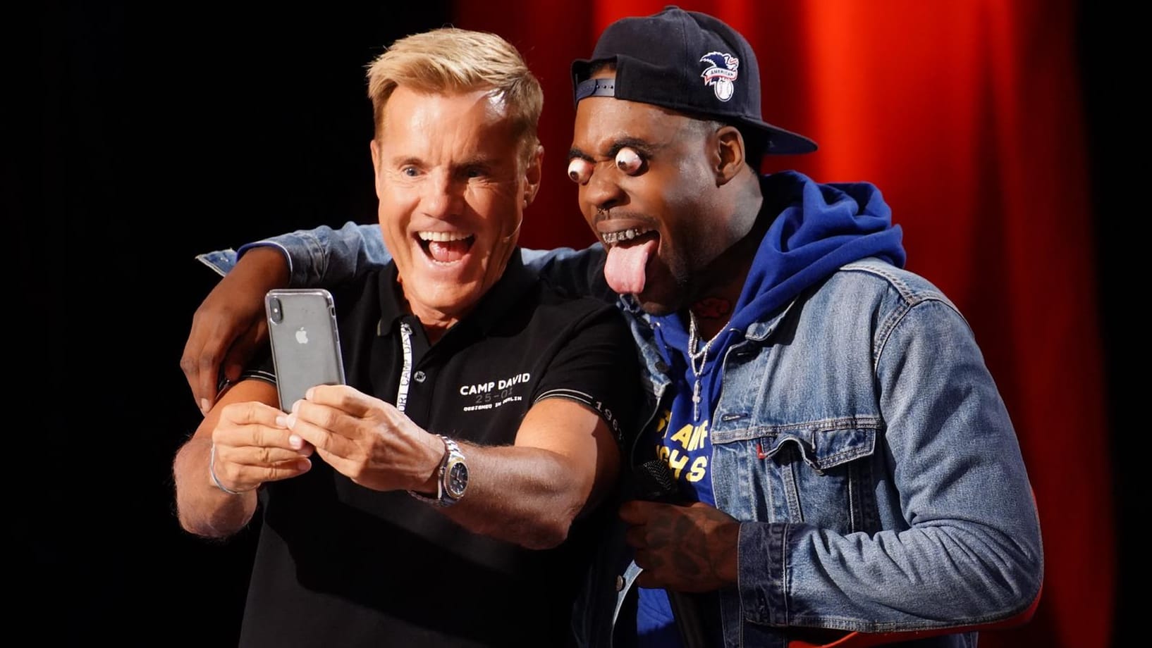 Dieter Bohlen war begeistert: Er machte sogar ein Selfie mit "Eye Popper" Steven Jones.