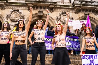 Demo gegen Gewalt gegen Frauen in Paris: In Deutschland fehlen Tausende Plätze für bedrohte Frauen und Mädchen.