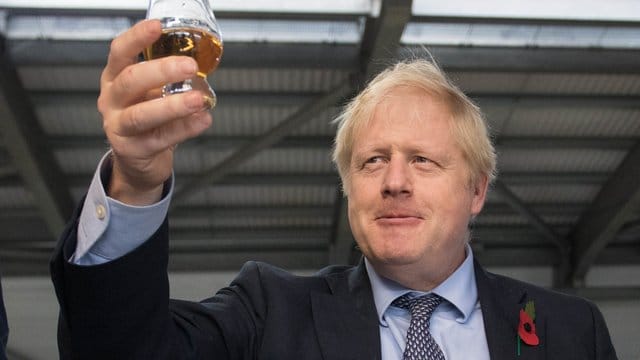 Boris Johnson hat seinen Landsleuten versprochen, im Fall eines Wahlsieges die Einkommenssteuer, Sozialversicherung und Mehrwertsteuer nicht zu erhöhen.