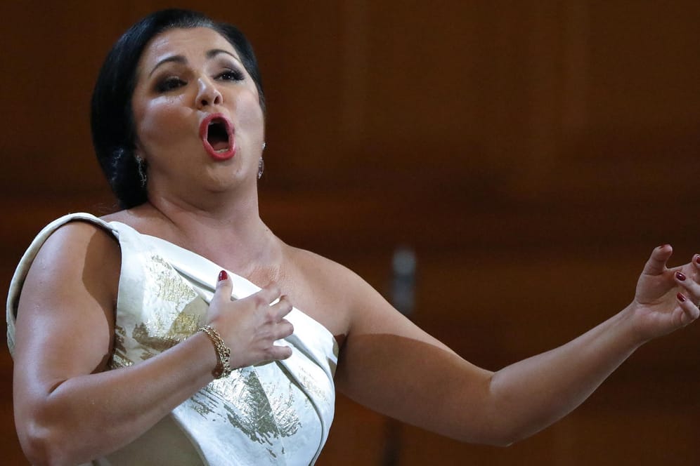 Anna Netrebko: Die Opernsängerin ist der Meinung, dass sie auch "ganz leicht Hausfrau" sein könnte.