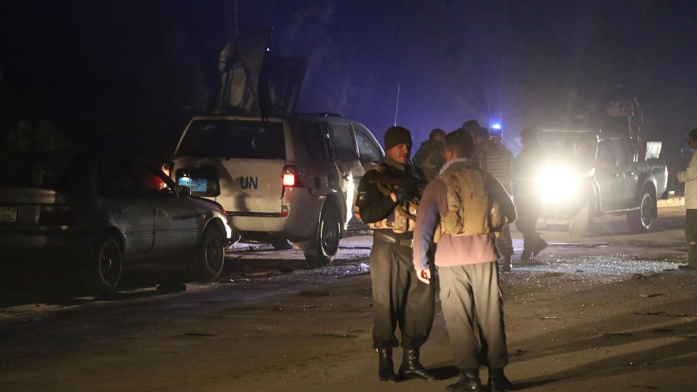 Straße in Afghanistan: Bei einem Anschlag auf ein UN-Fahrzeug wurde ein Mitarbeiter getötet.