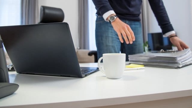 Führungskräfte oder Vertriebsmitarbeiter etwa können ein gesondertes Recht auf die Arbeit im Homeoffice haben.