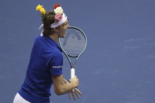 Alexander Zverev spielte in Quito mit Rosen im Haar.