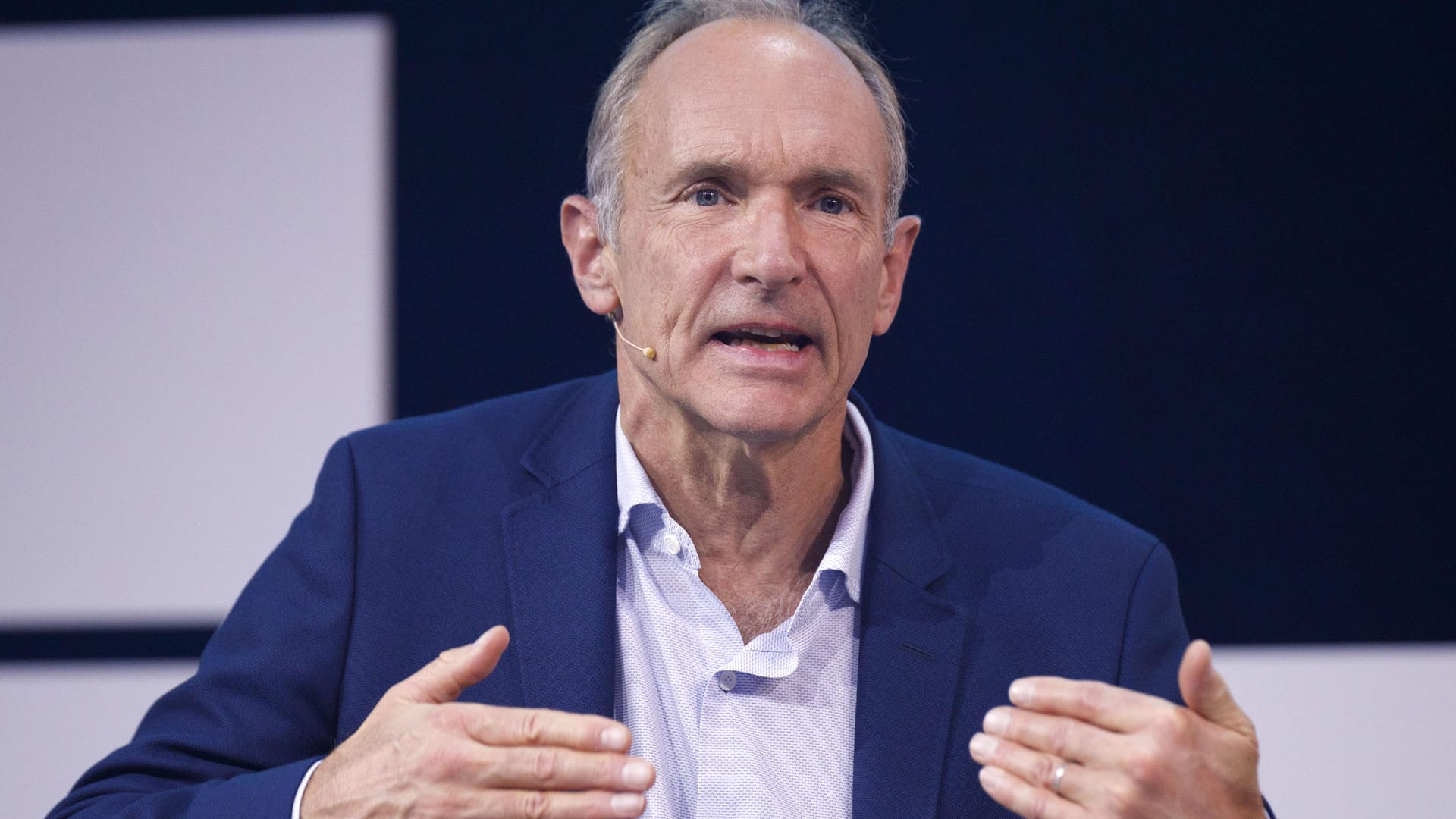 Tim Berners-Lee: Der Erfinder des Internets wirbt für einen "Contract of the Web". Tim Berners-Lee: Der Erfinder des Internets wirbt für einen "Contract of the Web".