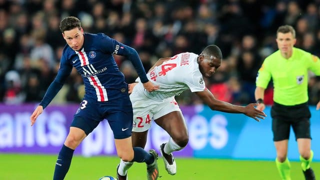 Julian Draxler (l) steht derzeit bei PSG unter Vertrag.