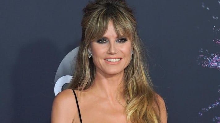 Heidi Klum: Bei der diesjährigen Verleihung der American Music Awards gewährt das Model tiefe Einblicke.